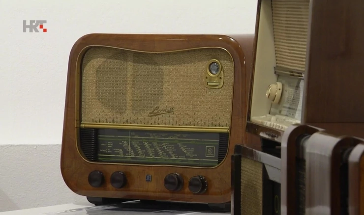 Stari radioaparat