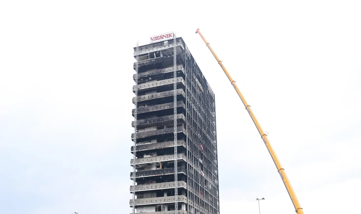 Uklonjena reklama Vjesnika, radovi se nastavljaju