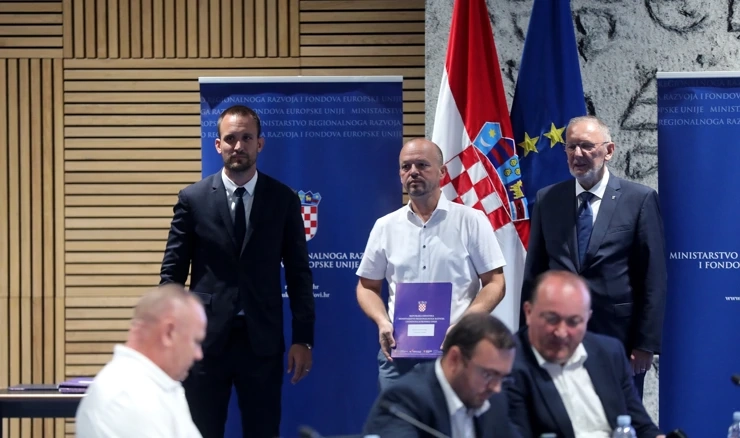 Uručeno 85 ugovora