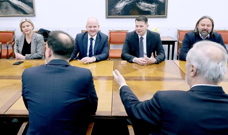 Oporbeni pregovarači