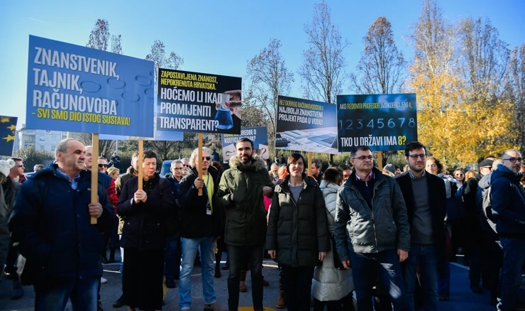  Prosvjedni skup "Dosta filozofiranja o plaćama"