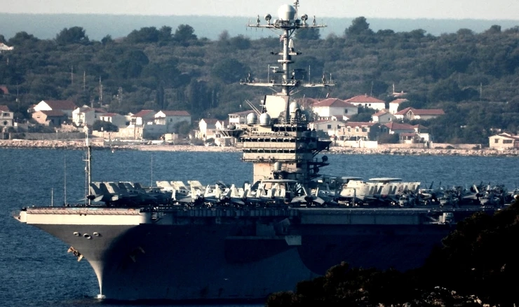 Američki nosač aviona Harry S. Truman pred splitskom lukom