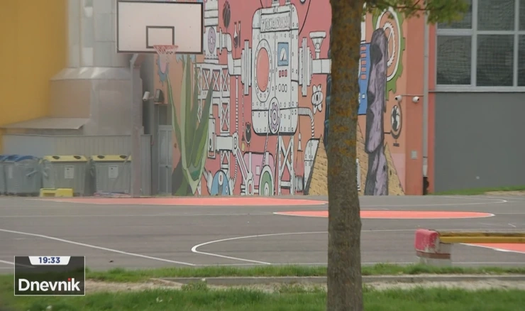 Mladić pretučen na školskom igralištu u Dugom Selu