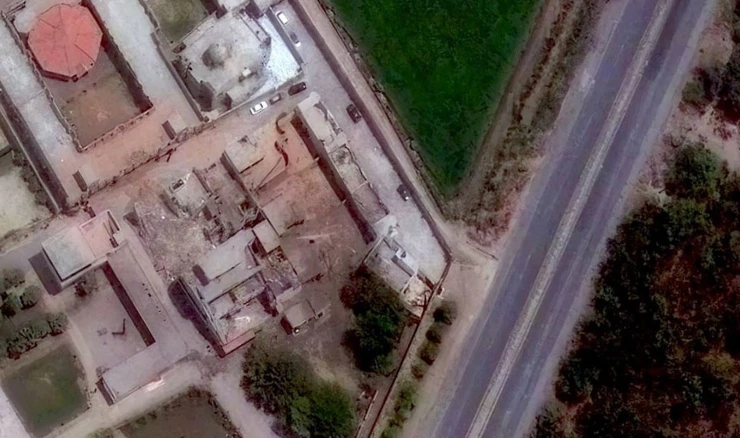 Satelitska snimka zgrade oštećene nakon zračnih napada u Bahawalpuru