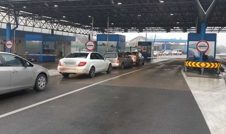 Policija kod Slavonskog Broda uhitila krijumčara migranata 