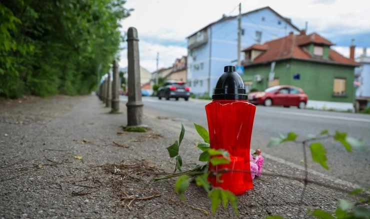Upaljena svijeća na mjestu prometne nesreće