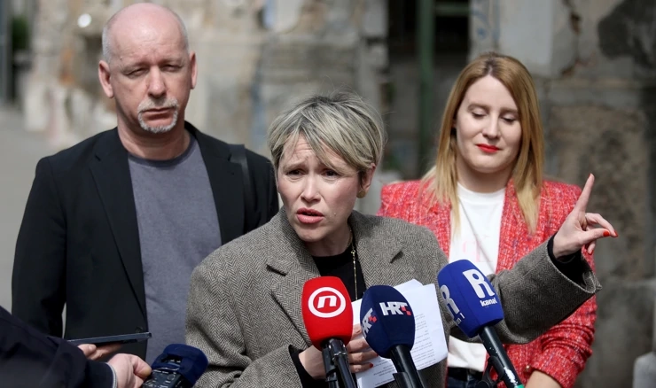 Ivana Kekin o dugu Medikola ispred KBC-a Rijeka  