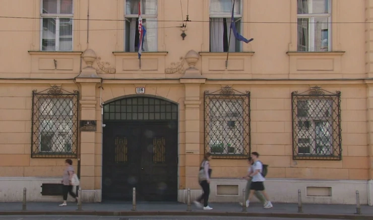 Uhićeno 10-ak osoba osumnjičenih za krivotvorenje dokumenata i utaju poreza 