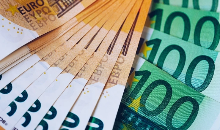 Euro ojačao prema dolaru 