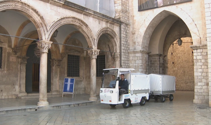 Dubrovnik testira novo elektro-vučno vozilo za dostave u povijesnoj jezgri