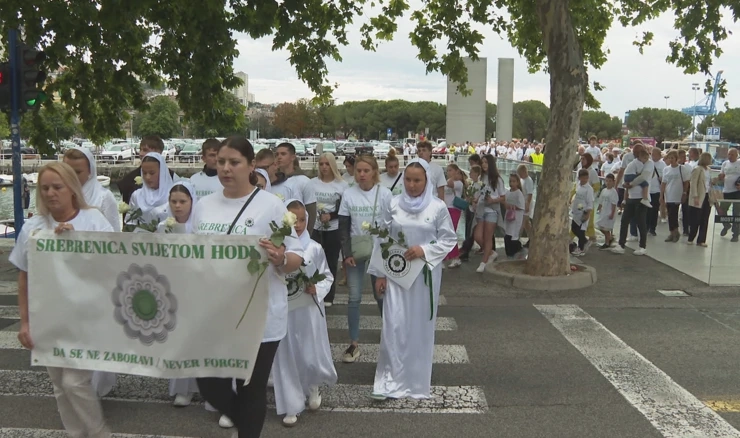 Rijeka: Komemorativna povorka "Srebrenica svijetom hodi"