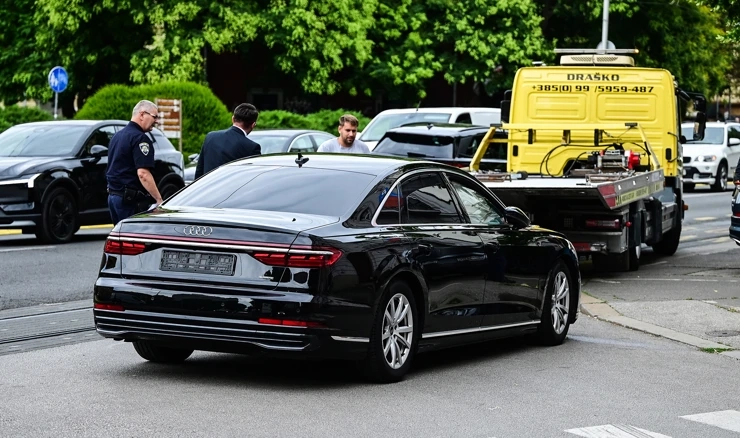  Zagreb: Plenković imao sudar, udario ga i drugi auto iz pratnje 