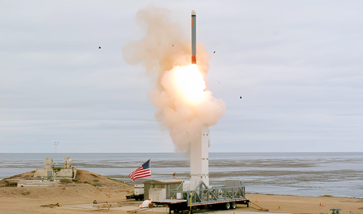 Lansiranje krstareće rakete Tomahawk sa zemaljskog lansera Typhoon