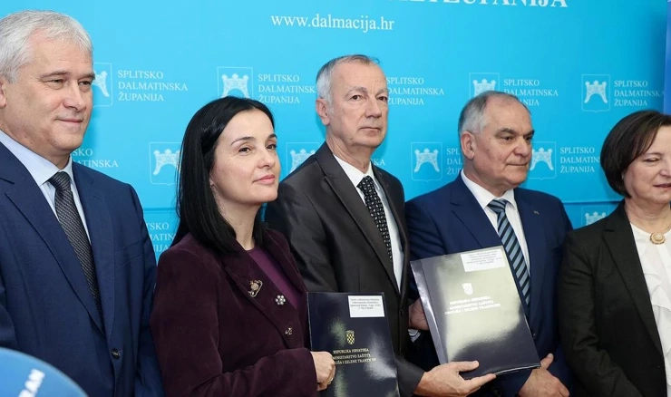 Uručenje ugovora za projekte poboljšanja vodno-komunalne infrastrukture