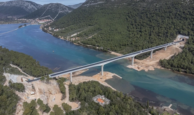 Pogled iz zraka na most Ston uoči svečanog otvorenja