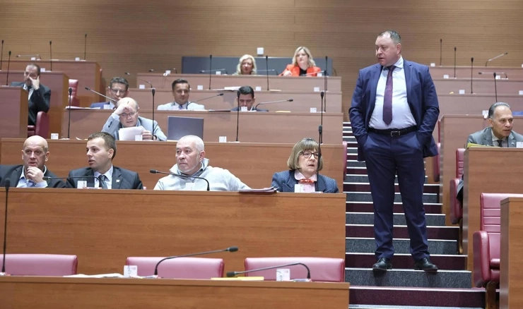 Prijevremeni prekid povlastice '3+3' i '6+6' za četvero bivših zastupnika