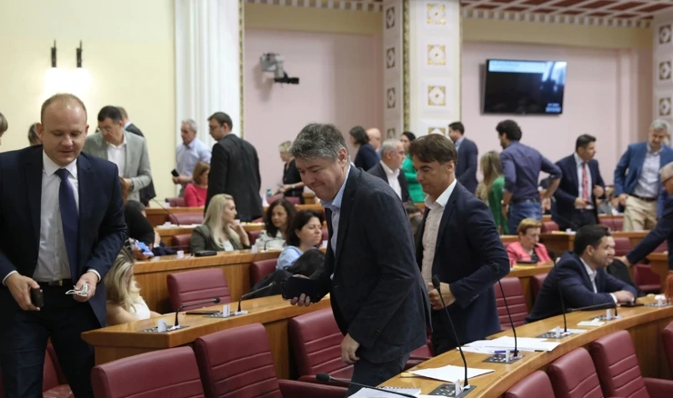 Oporba napušta sabornicu