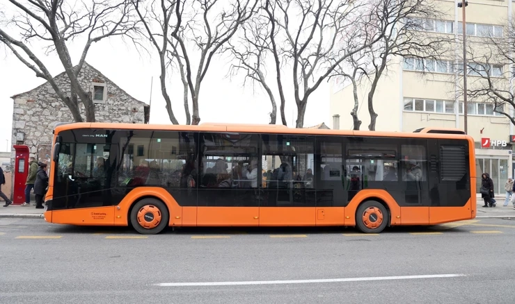 Električni autobus