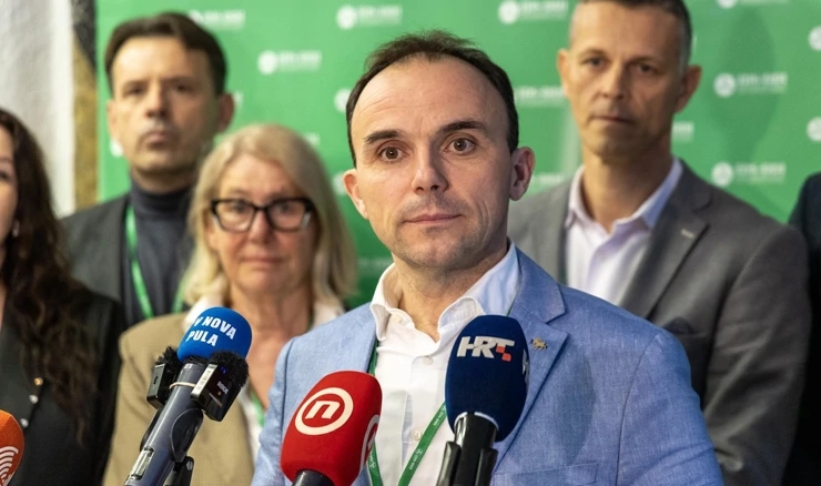 Peršurić je rekao da je slučaj ilegalno odloženog otpada u Gospiću prerastao okvire pojedinačnog kaznenog djela