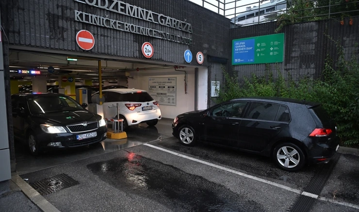 Javne garaže KB Sveti Duh