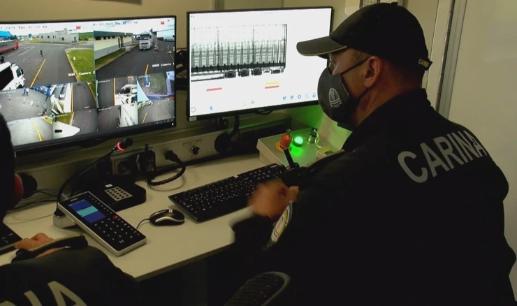 Autobuse, kamione i osobna vozila koji će ulaziti u Hrvatsku preko graničnog prijalaza Bajakovo pregledavat će novi mobilni rendgen