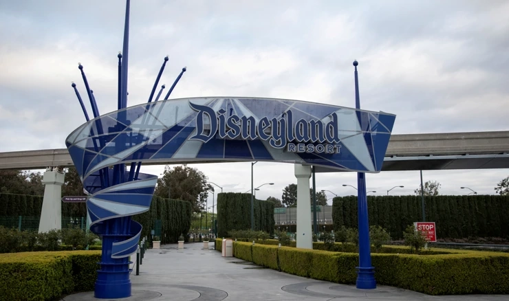 Kalifornija ublažava mjere i otvara Disneyland