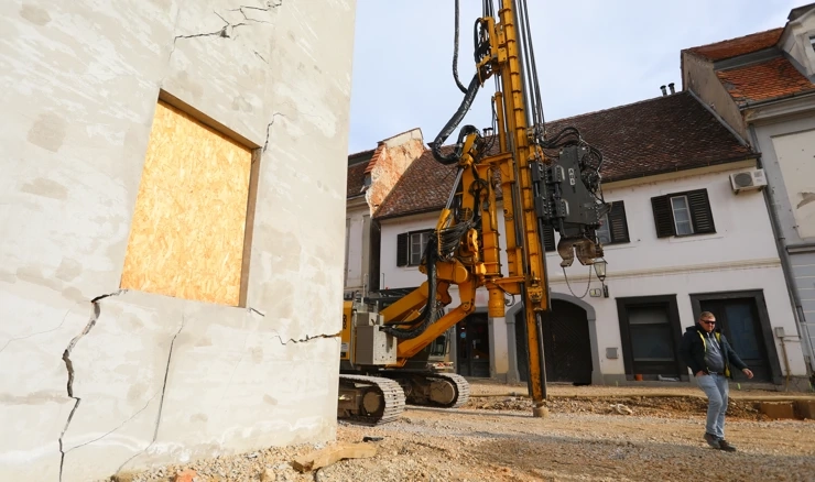Karlovac: Pucaju zidovi na novoobnovljenoj zgradi u povijesnoj jezgri