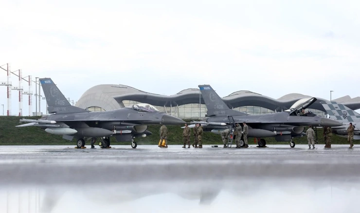 F-16 na Plesu
