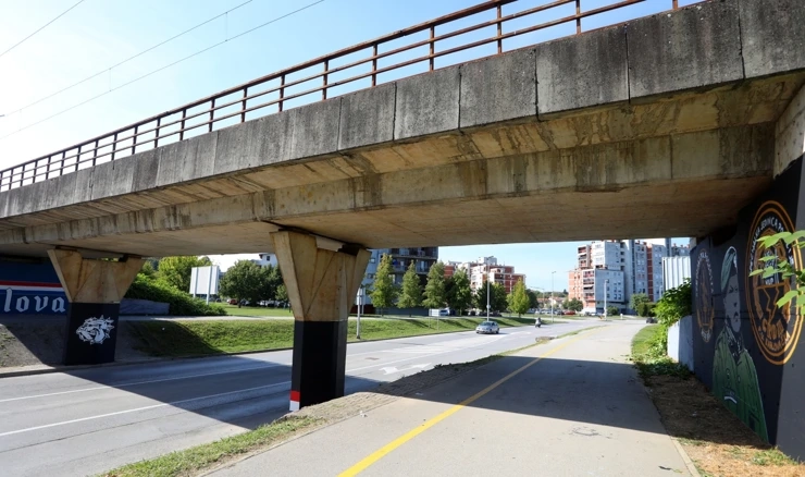 Preimenovanje Koranskog mosta podignulo prašinu