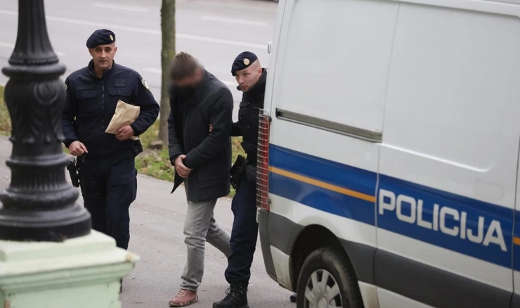 Produljen pritvor liječniku