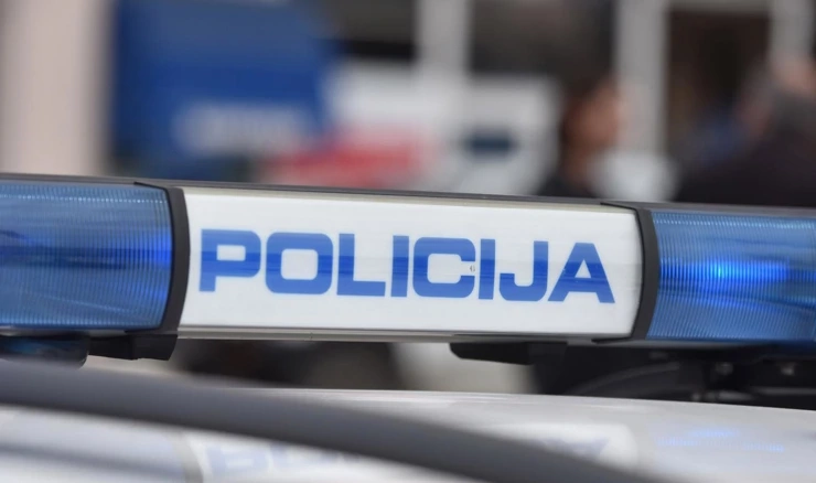 Oznaka na službenim vozilima policije 
