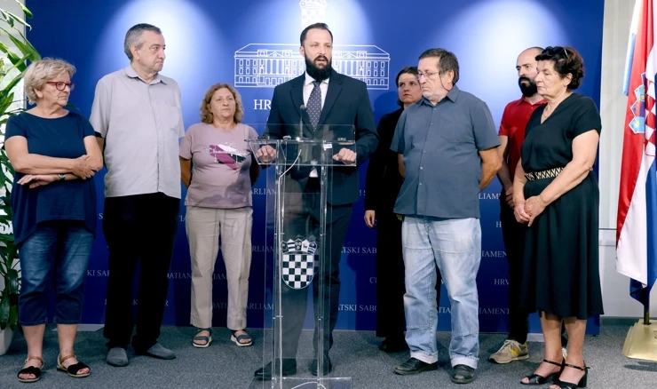 Predstavnici radnika Plobesta i Revije te Novog sindikata