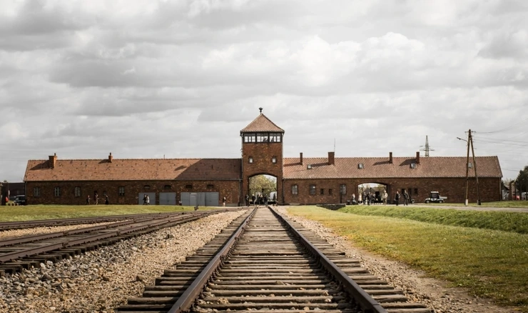 Josef Mengele je desetljećima predmet misterija, glasina i zavjera - nikada nije bio uhićen, a kamoli osuđen za svoje strašne zločine