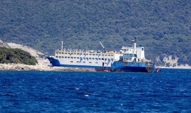 Raša: Brod "Deala" otegljen, napustio hrvatske teritorijalne vode