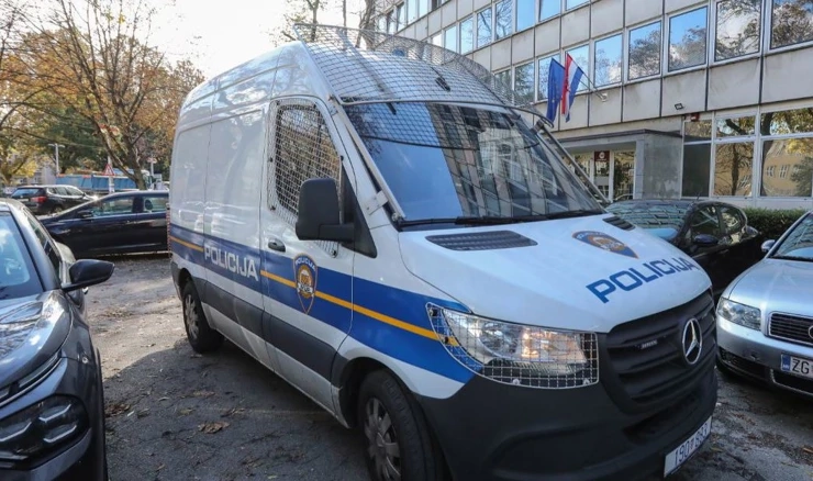 Policija dovodi osumnjičene na saslušanje u Ured europskog tužitelja, arhivska fotografija