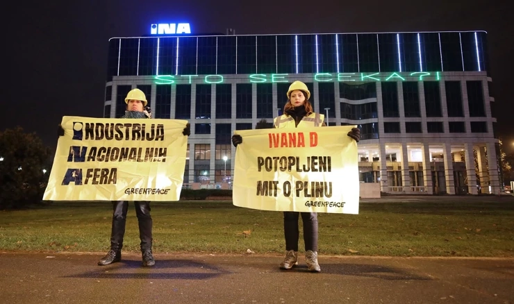 Greenpeaceov prosvjed ispred sjedišta INA-e