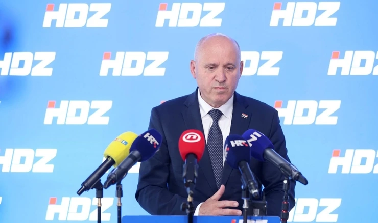 Bačić je rekao kako je riječ o pojedinačnom slučaju koji zaslužuje osudu, ali ne dovodi u pitanje cjelokupan proces obnove