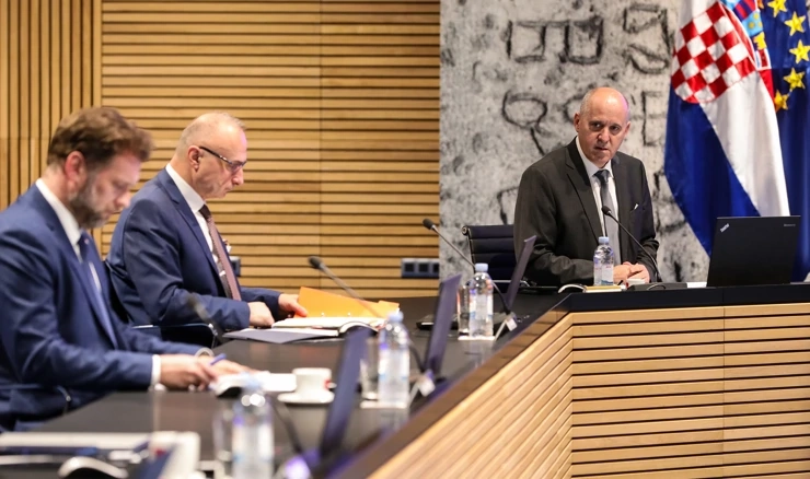 Ministar obrane Mario Banožić na sjednici Vlade 