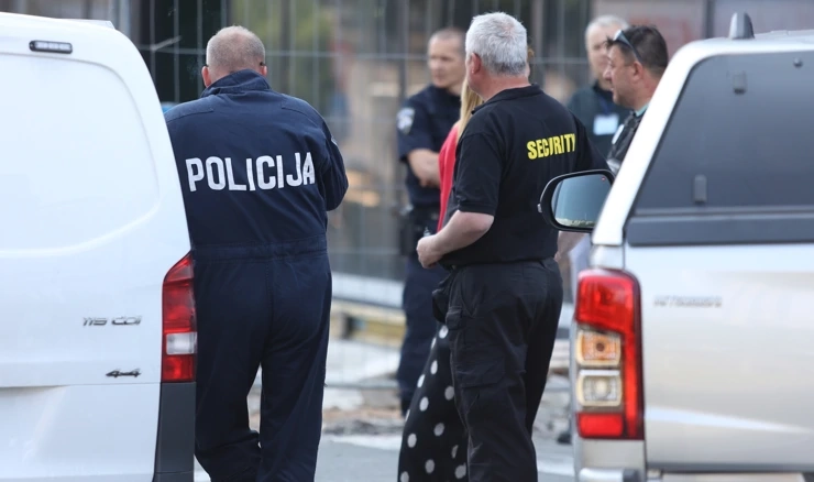 Propucano staklo na zgradi Pravnog fakulteta u Rijeci