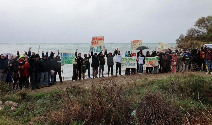 Omišani se prosvjedom usprotivili namjeri gradnje marine na ušću Cetine