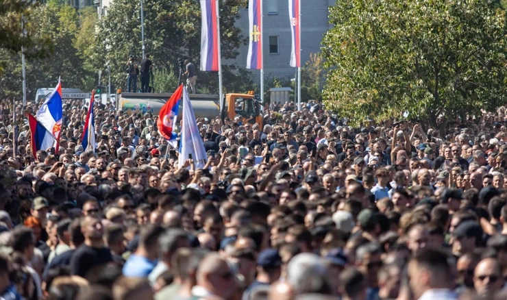 BiH povlači gotovo sve diplomate iz Beograda zbog ispraćaja Mladića