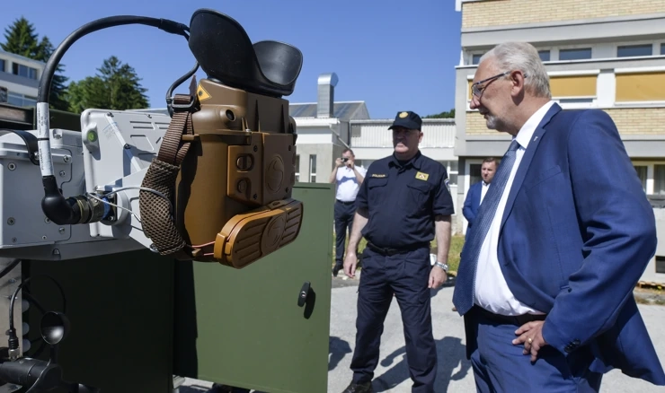 Predstavljeno osam mobilnih termovizijskih kamera za nadzor državne granice