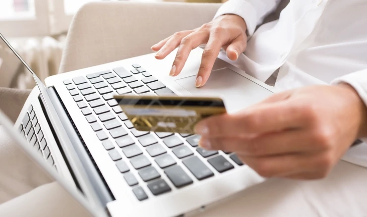 Skoro 40 posto internetskih trgovina koristi manipulativne tehnike