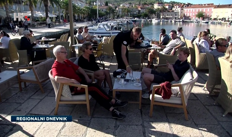 Toplo vrijeme i dalje privlači turiste na otoke