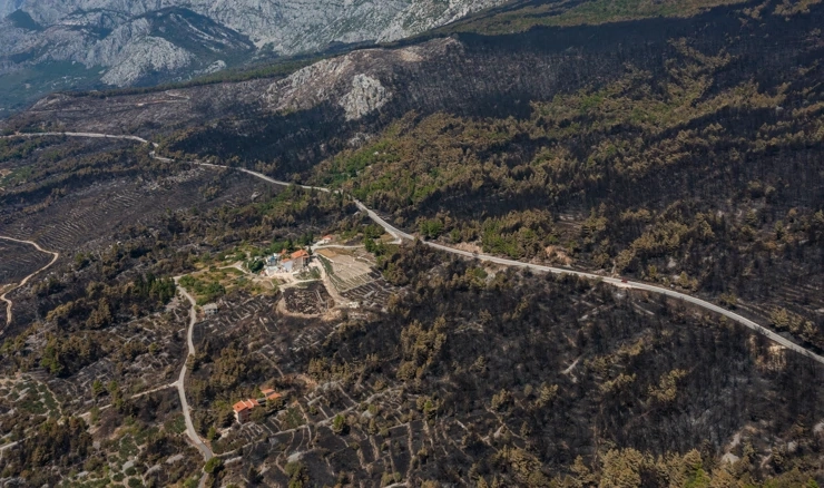 Fotografija iz zraka opožarenog područja Parka prirode Biokovo  