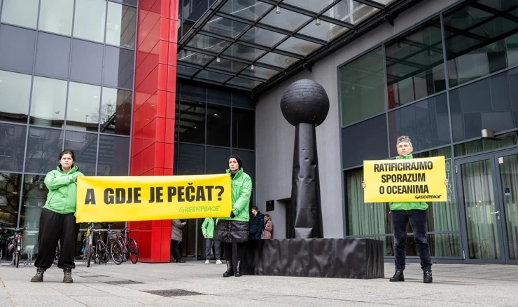 Prosvjedna akcija Greenpeacea "Gdje je pečat?" 