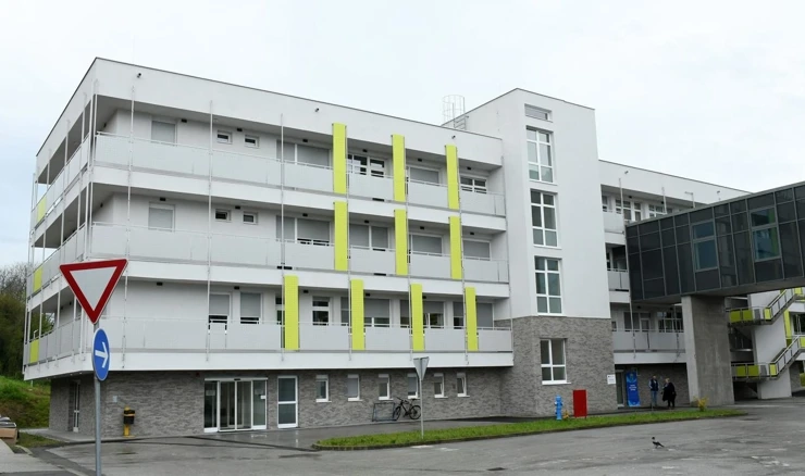 Obnovljena zgrada bolnice