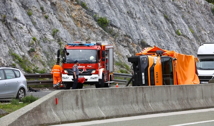 Teška nesreća na A6