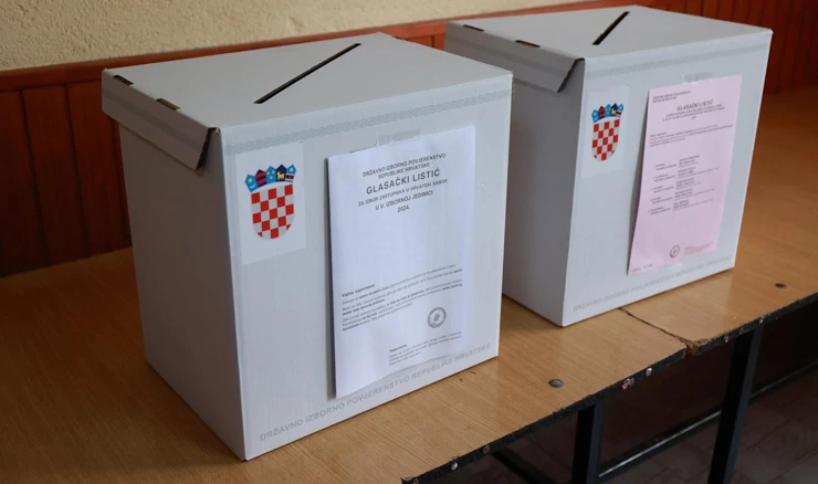 Oporba je ukazala na gotovo 400.000 više upisanih u registar birača nego što je punoljetnih osoba