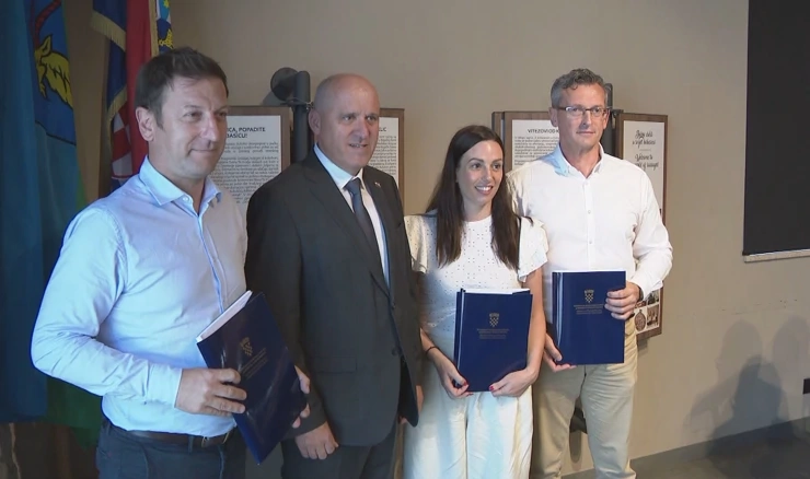 Bačić dodijelio ugovore